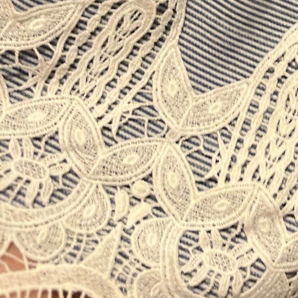 58. WOMENS CHICO’S 2/L DETAIL TOP - Picture 4 of 5